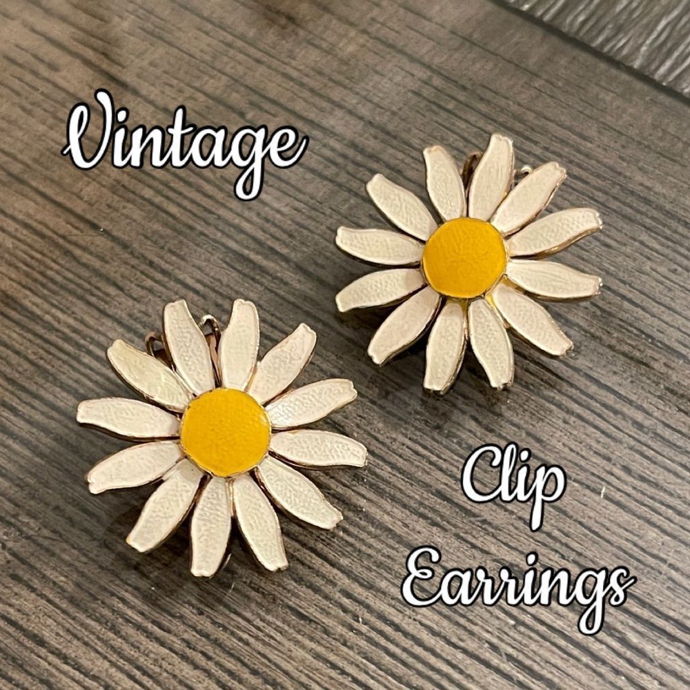 Vintage Daisy Flower Clip Earrings